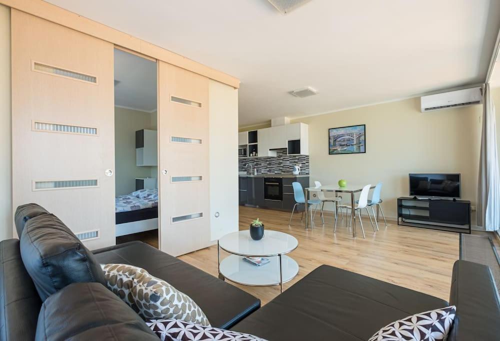 Hedon Brewery Apartments - 200 Meter To The Beach Balatonvilágos المظهر الخارجي الصورة